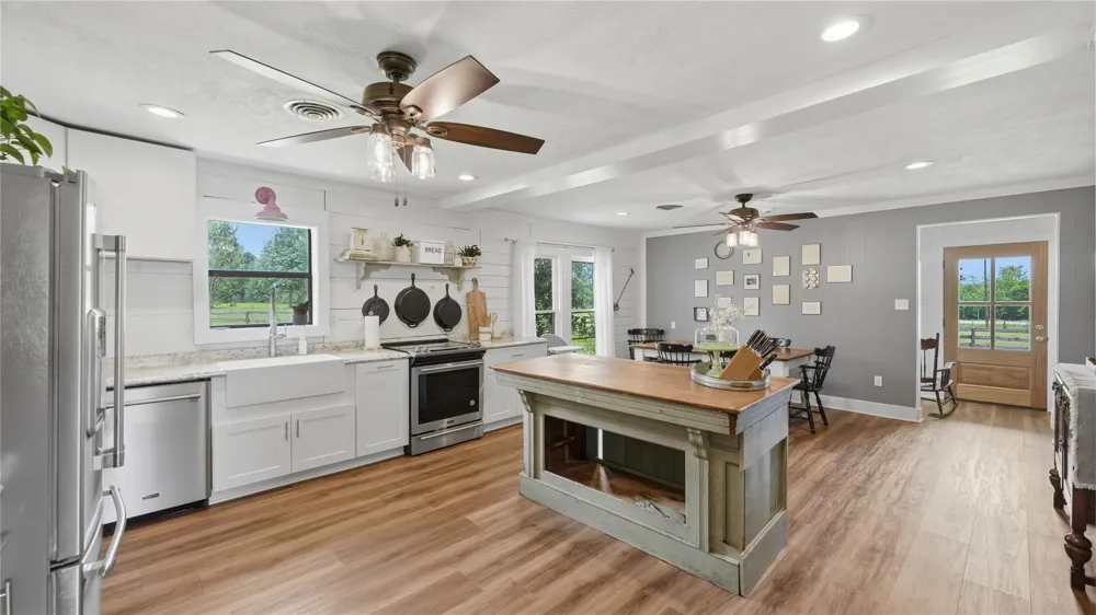 100 E Hill Ranch Lane New Waverly, TX 77358