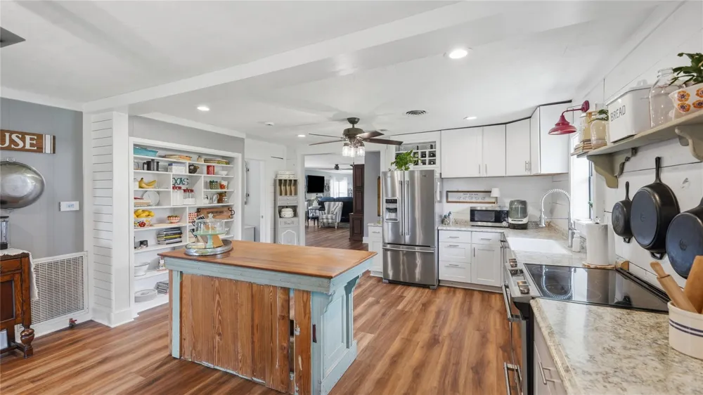100 E Hill Ranch Lane New Waverly, TX 77358