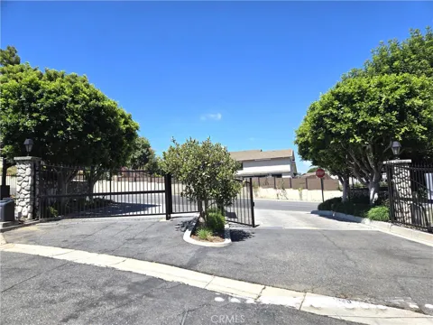1319 S Country