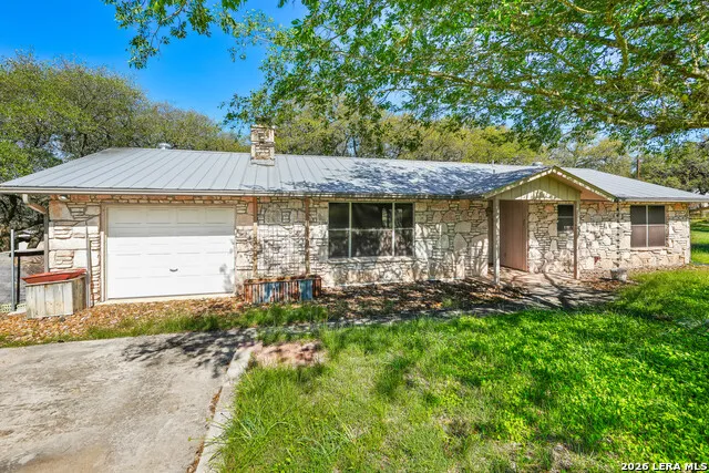 101 DIAMOND J RD S Pipe Creek, TX 78063