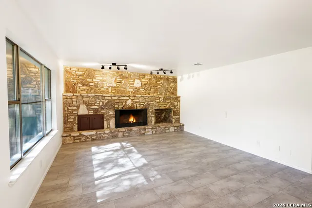 101 DIAMOND J RD S Pipe Creek, TX 78063