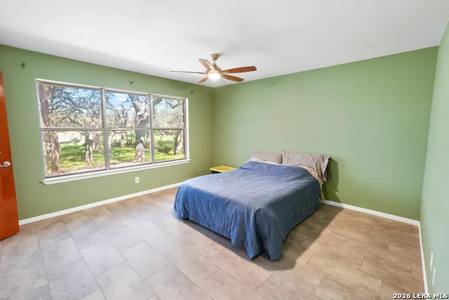 101 DIAMOND J RD S Pipe Creek, TX 78063