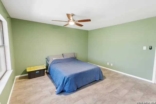 101 DIAMOND J RD S Pipe Creek, TX 78063
