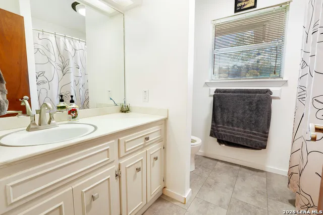101 DIAMOND J RD S Pipe Creek, TX 78063