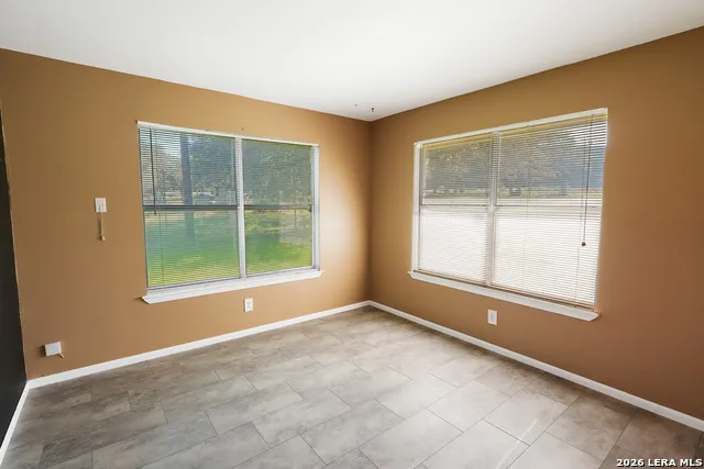 101 DIAMOND J RD S Pipe Creek, TX 78063