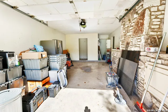 101 DIAMOND J RD S Pipe Creek, TX 78063