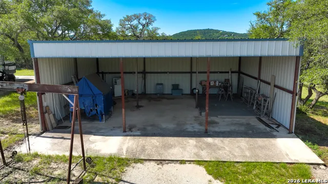 101 DIAMOND J RD S Pipe Creek, TX 78063