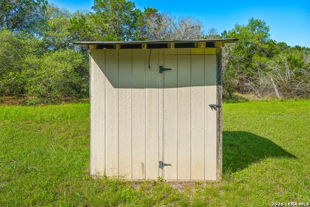 101 DIAMOND J RD S Pipe Creek, TX 78063