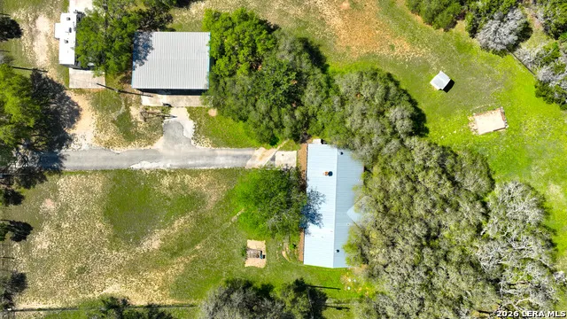 101 DIAMOND J RD S Pipe Creek, TX 78063
