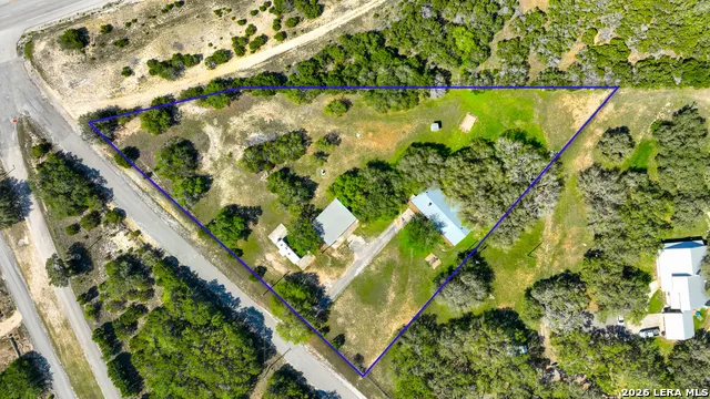 101 DIAMOND J RD S Pipe Creek, TX 78063