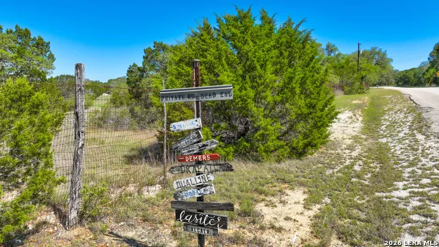101 DIAMOND J RD S Pipe Creek, TX 78063