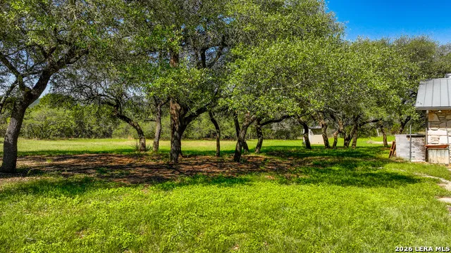 101 DIAMOND J RD S Pipe Creek, TX 78063