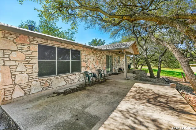 101 DIAMOND J RD S Pipe Creek, TX 78063