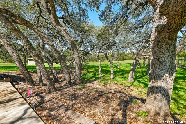 101 DIAMOND J RD S Pipe Creek, TX 78063