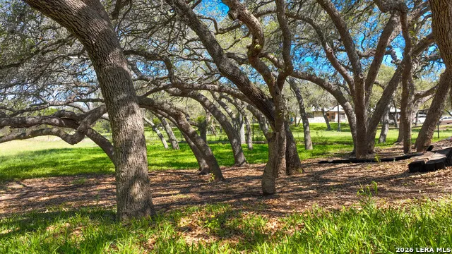 101 DIAMOND J RD S Pipe Creek, TX 78063