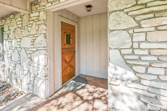 101 DIAMOND J RD S Pipe Creek, TX 78063