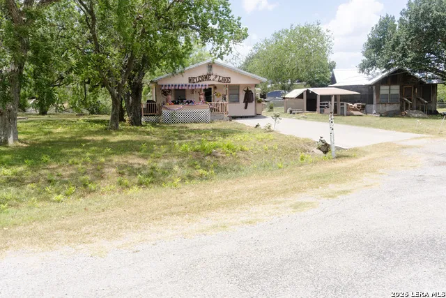 115 Lake Terrace Lake City, TX 78368