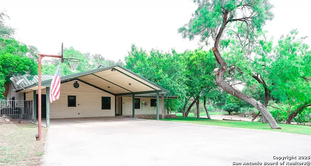 39 Oak Brackettville, TX 78832