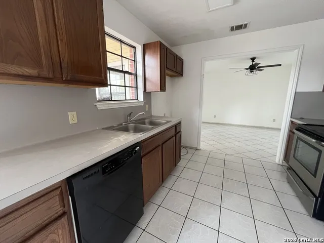 353 Eagle Ridge Floresville, TX 78114
