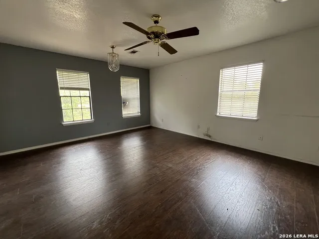 353 Eagle Ridge Floresville, TX 78114