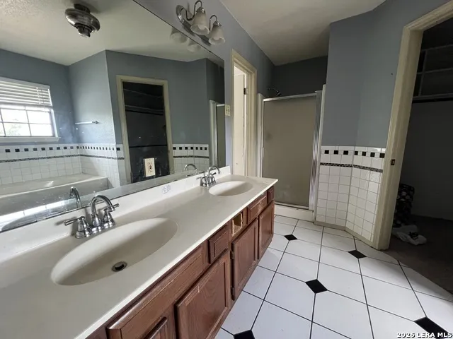 353 Eagle Ridge Floresville, TX 78114
