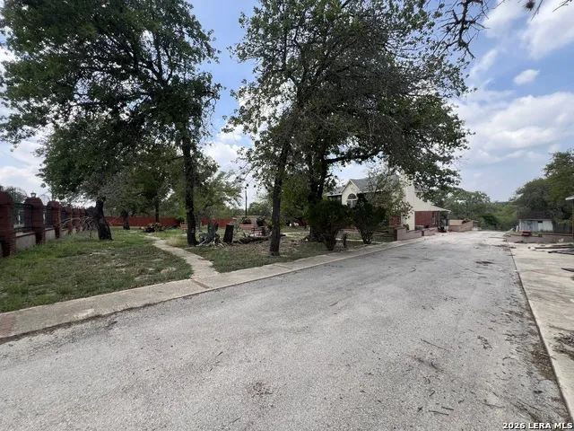 353 Eagle Ridge Floresville, TX 78114