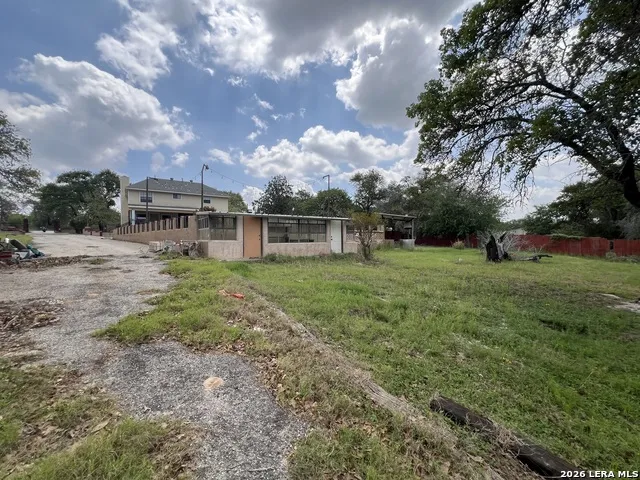 353 Eagle Ridge Floresville, TX 78114