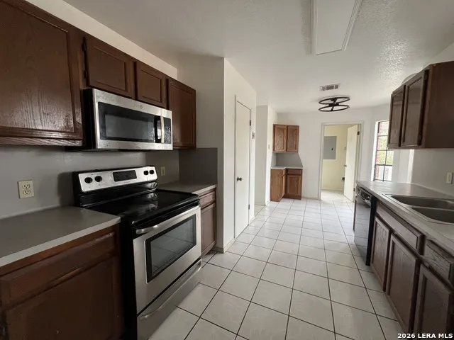 353 Eagle Ridge Floresville, TX 78114