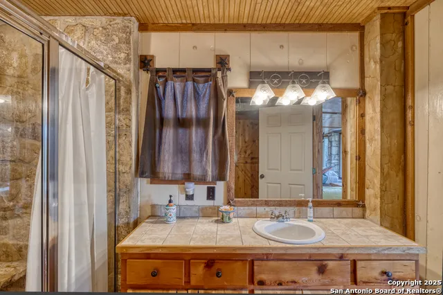 186 Cat Claw Mtn Concan, TX 78838