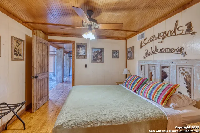 186 Cat Claw Mtn Concan, TX 78838