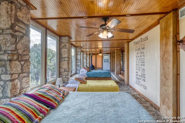 186 Cat Claw Mtn Concan, TX 78838