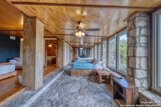 186 Cat Claw Mtn Concan, TX 78838