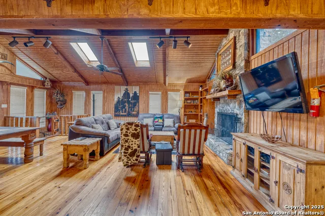 186 Cat Claw Mtn Concan, TX 78838