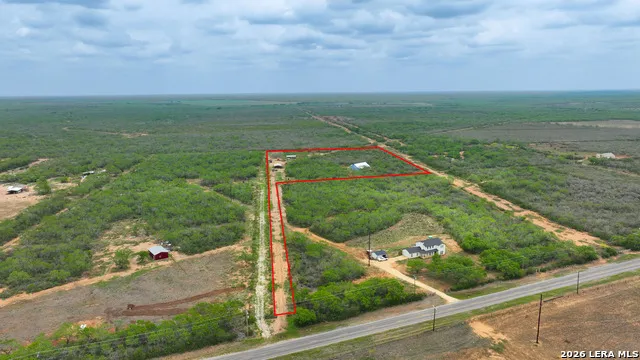 16763 Fm 1333 Charlotte, TX 78011