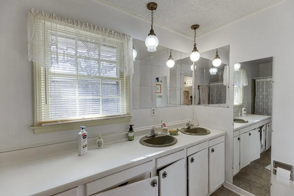 329 RIVERBEND DRIVE DRIVE Royston, GA 30662