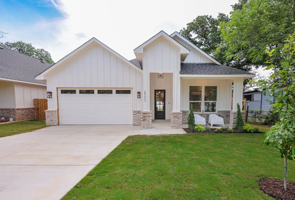 2902 Hiawatha Trail Lake Worth, TX 76135