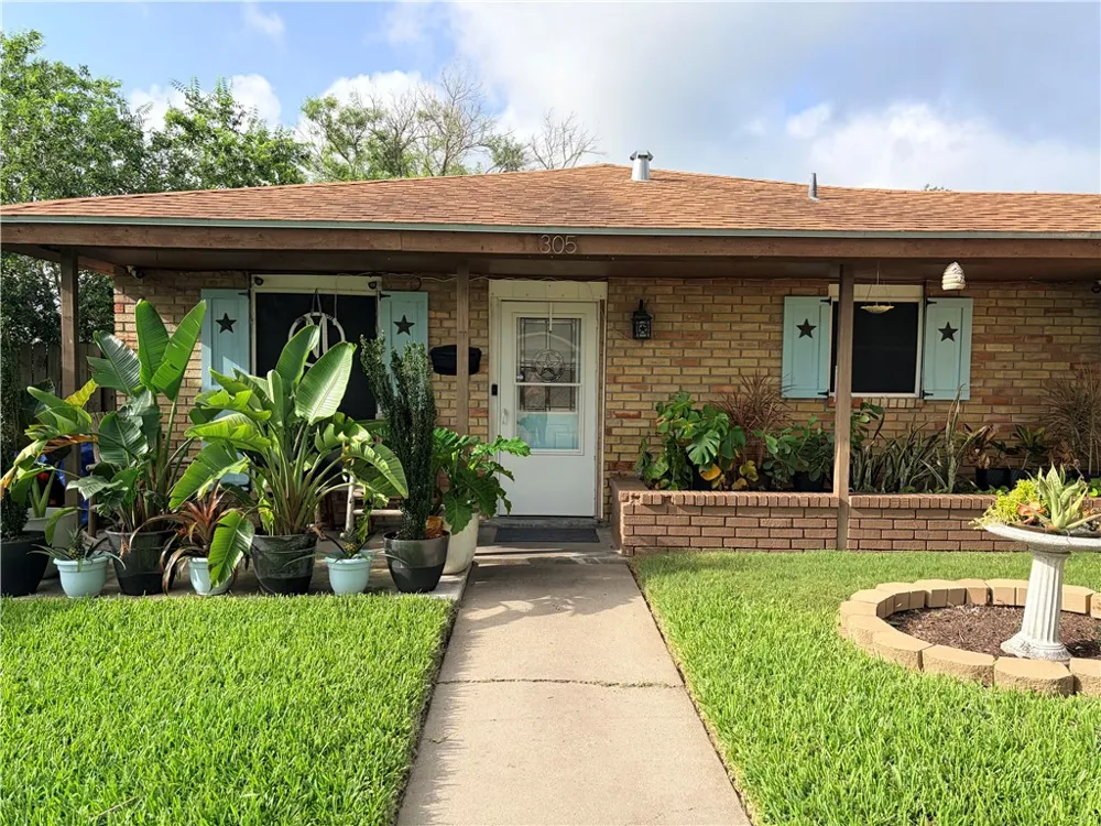 305 Birchwood Drive Kingsville, TX 78363