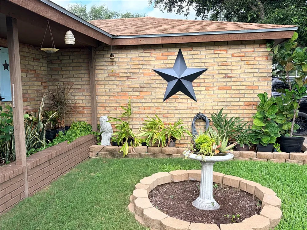 305 Birchwood Drive Kingsville, TX 78363