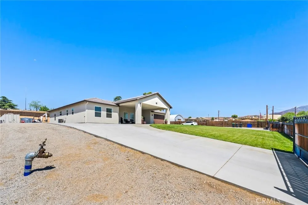 10313 Union Cherry Valley, CA 92223