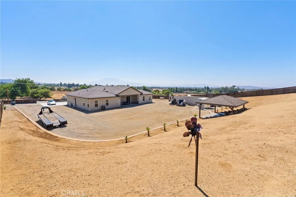10313 Union Cherry Valley, CA 92223