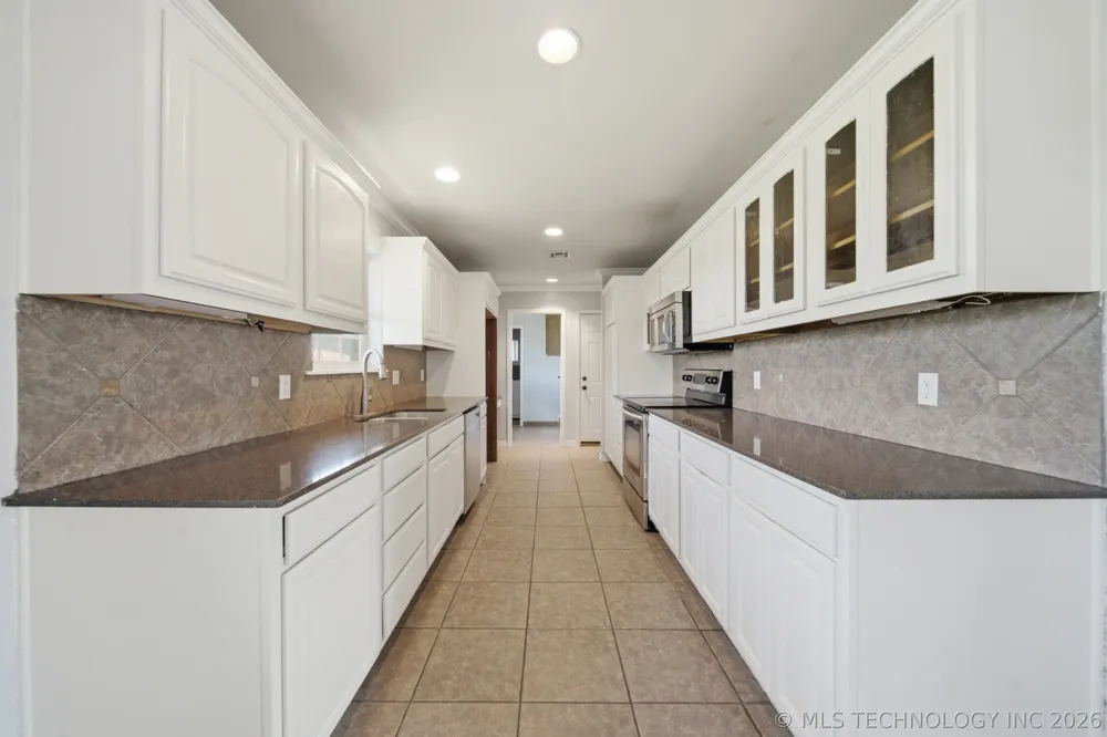 17608 161st EastAvenue Oologah, OK 74053