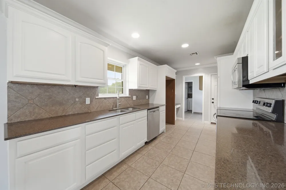 17608 161st EastAvenue Oologah, OK 74053