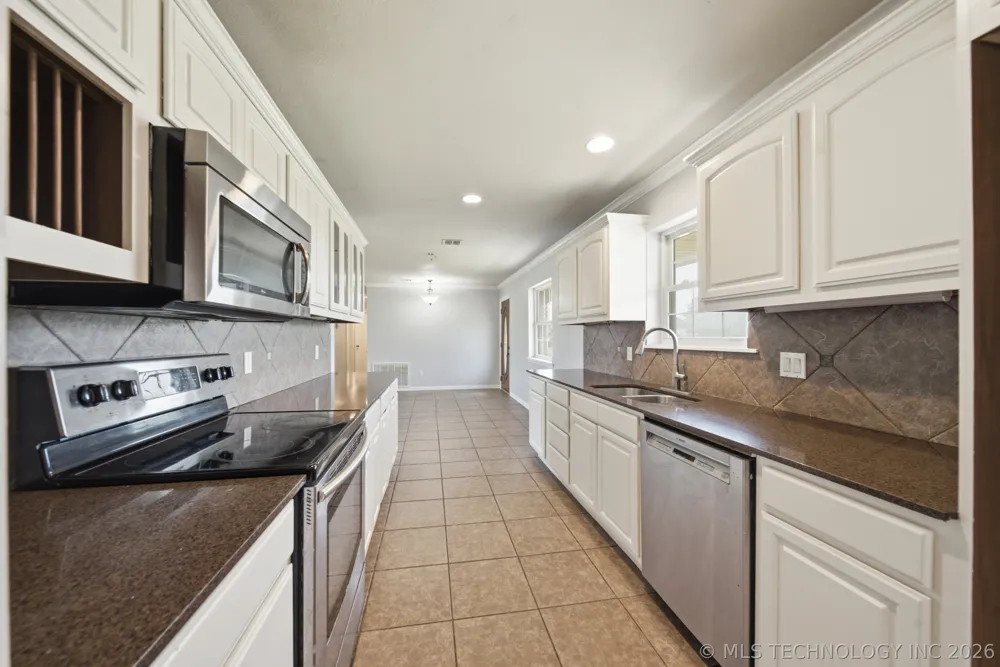 17608 161st EastAvenue Oologah, OK 74053