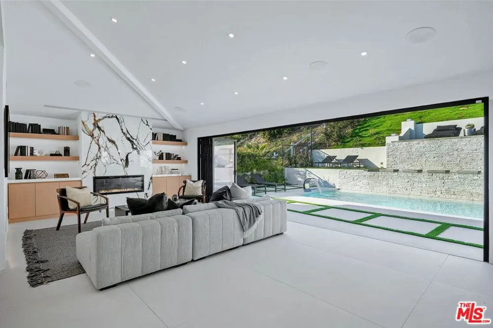 32346 Phantom Drive Rancho Palos Verdes, CA 90275
