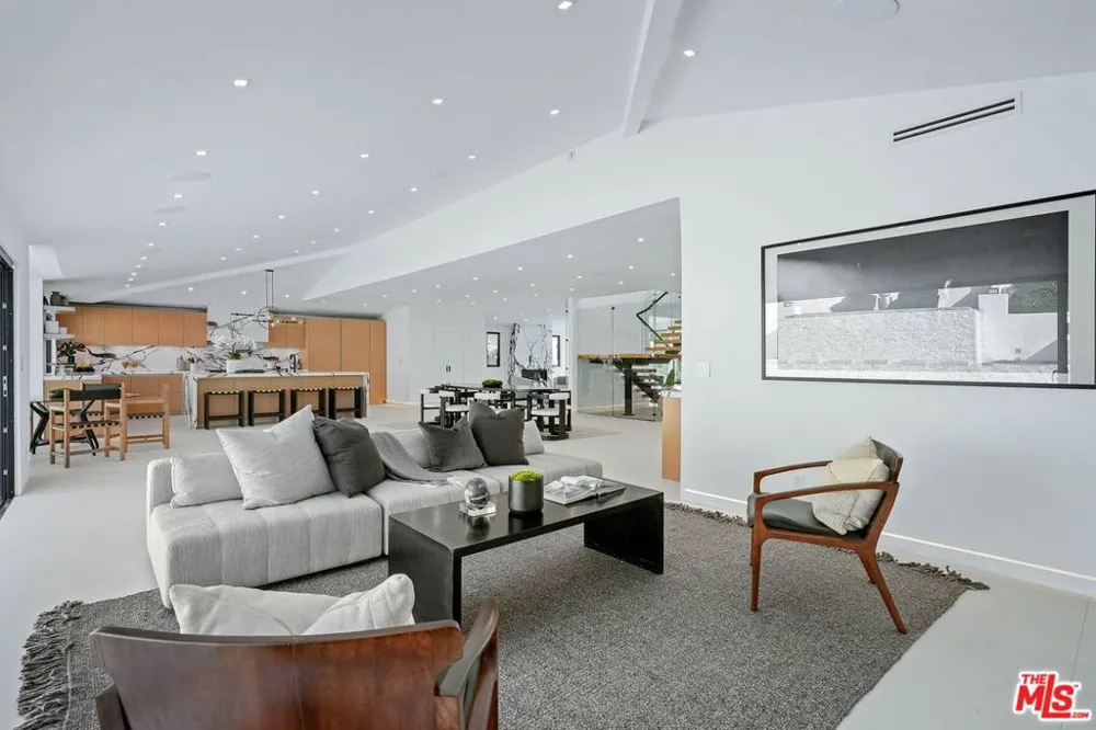 32346 Phantom Drive Rancho Palos Verdes, CA 90275