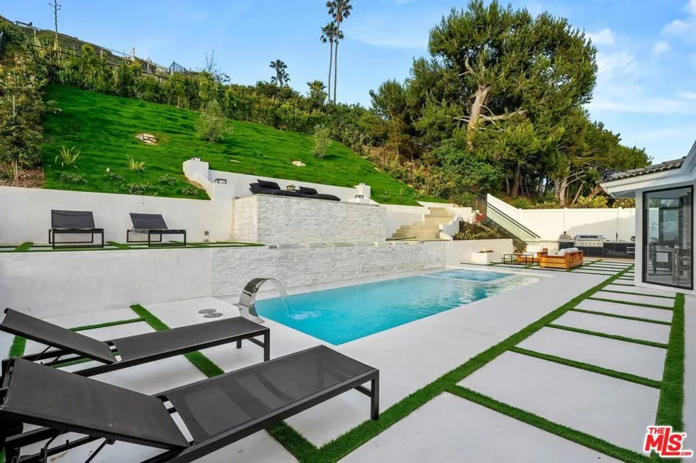 32346 Phantom Drive Rancho Palos Verdes, CA 90275