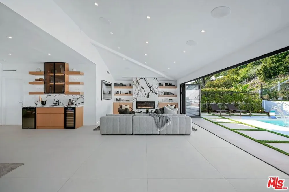32346 Phantom Drive Rancho Palos Verdes, CA 90275