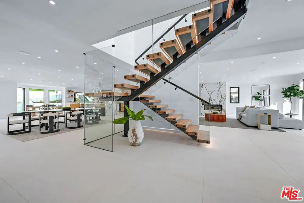 32346 Phantom Drive Rancho Palos Verdes, CA 90275