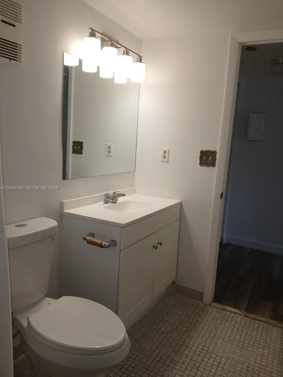 1300 Saint Charles Pl #222 Pembroke Pines, FL 33026