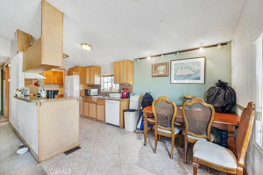 13378 Paramount Road Phelan, CA 92371
